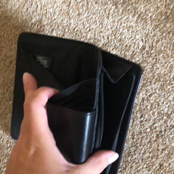 Tahari wallet - Picture 3 of 3